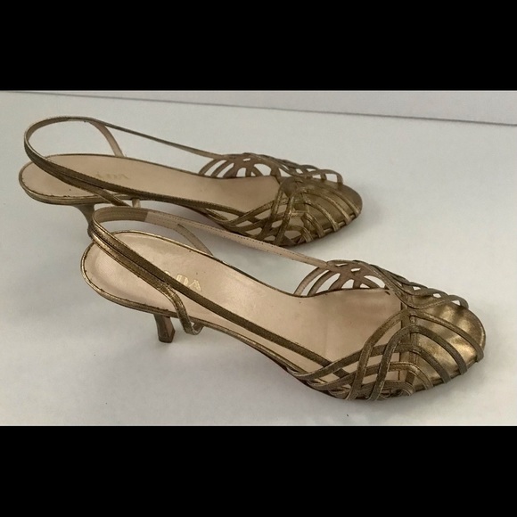 Vintage Prada Adria Gold kitten heels - Picture 4 of 8